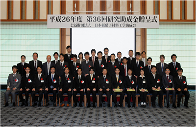 �摜�F������������̎҂̏W���ʐ^