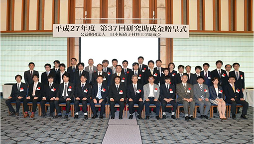 �摜�F��������������҂̏W���ʐ^